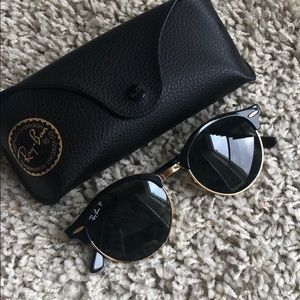 Like new polarized ray ban sunglasses with case